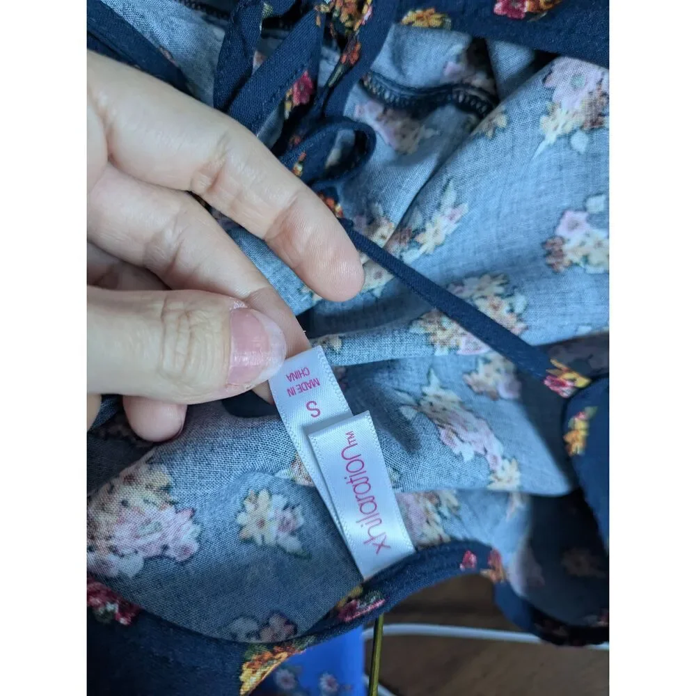 Xhilaration Blue Floral Flutter Sleeve Top - Picture 5 of 5